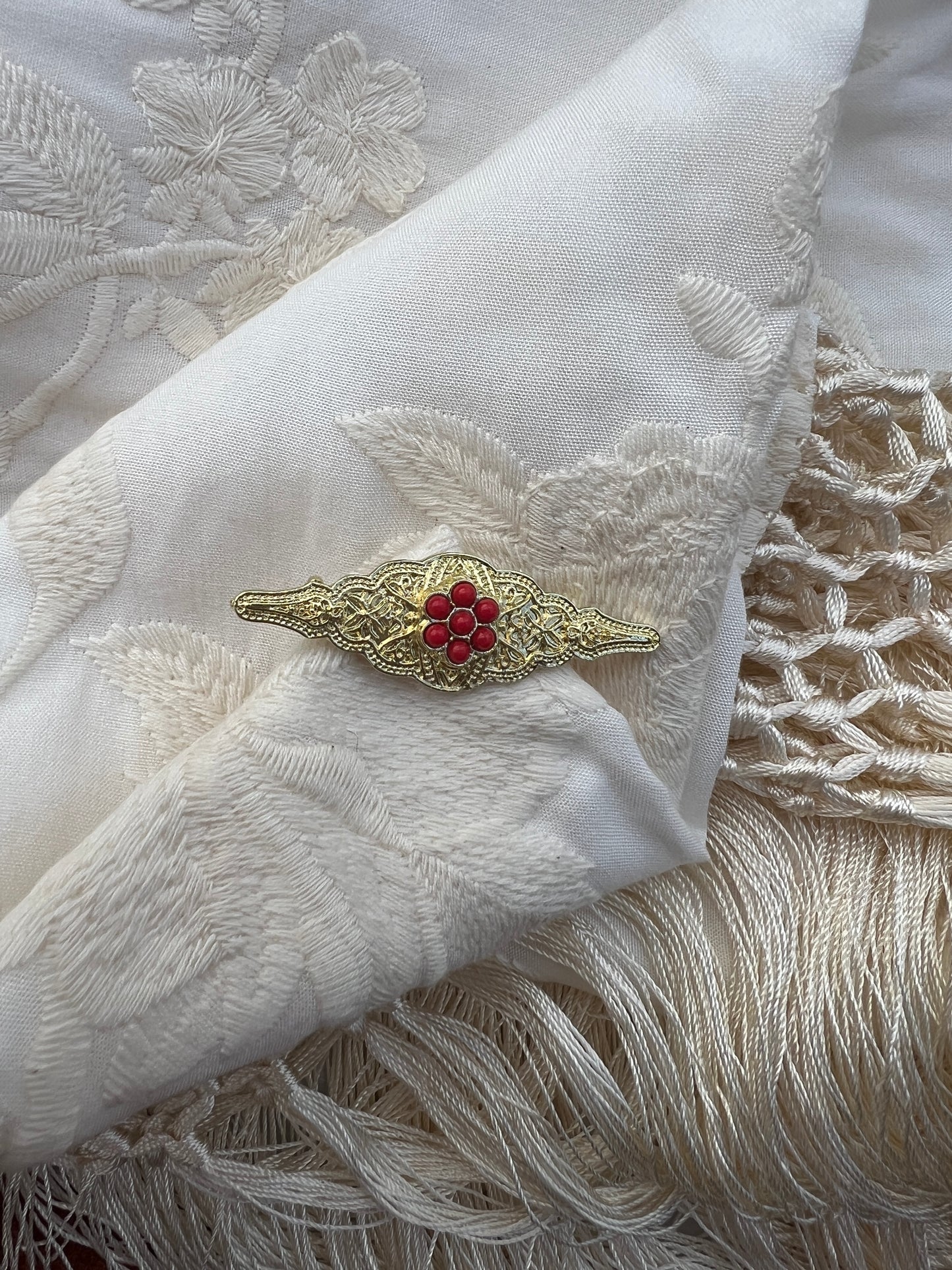 BROCHE DETALLE ROJO
