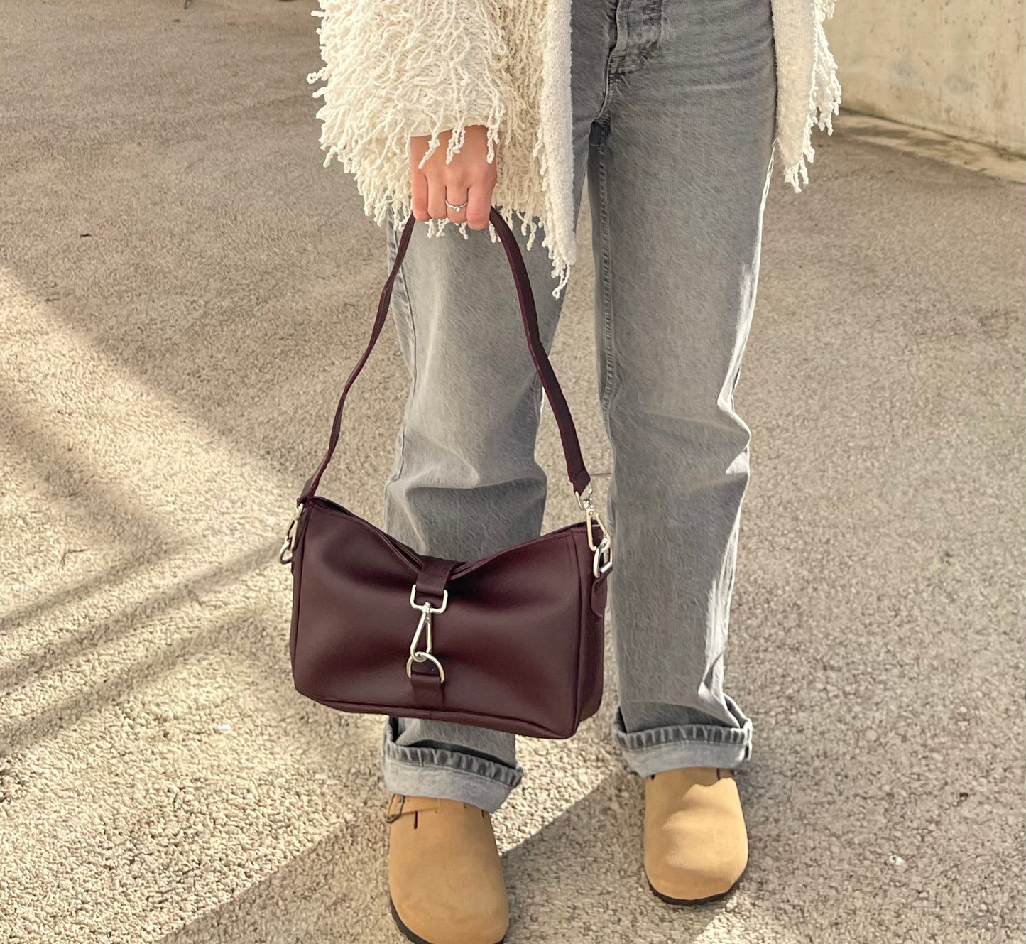 BOLSO DE HOMBRO APLIQUES PIEL GRANATE