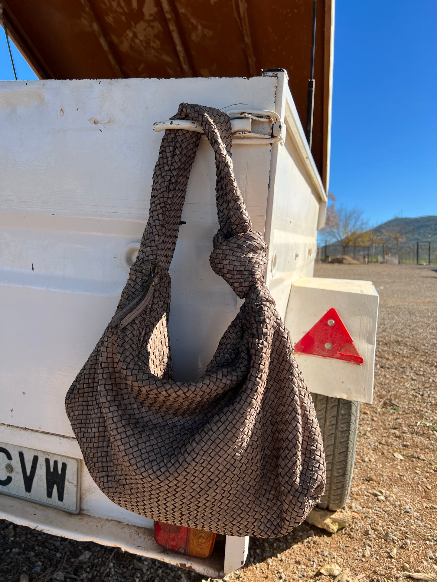 BOLSO HOBO DE PIEL TRENZADA