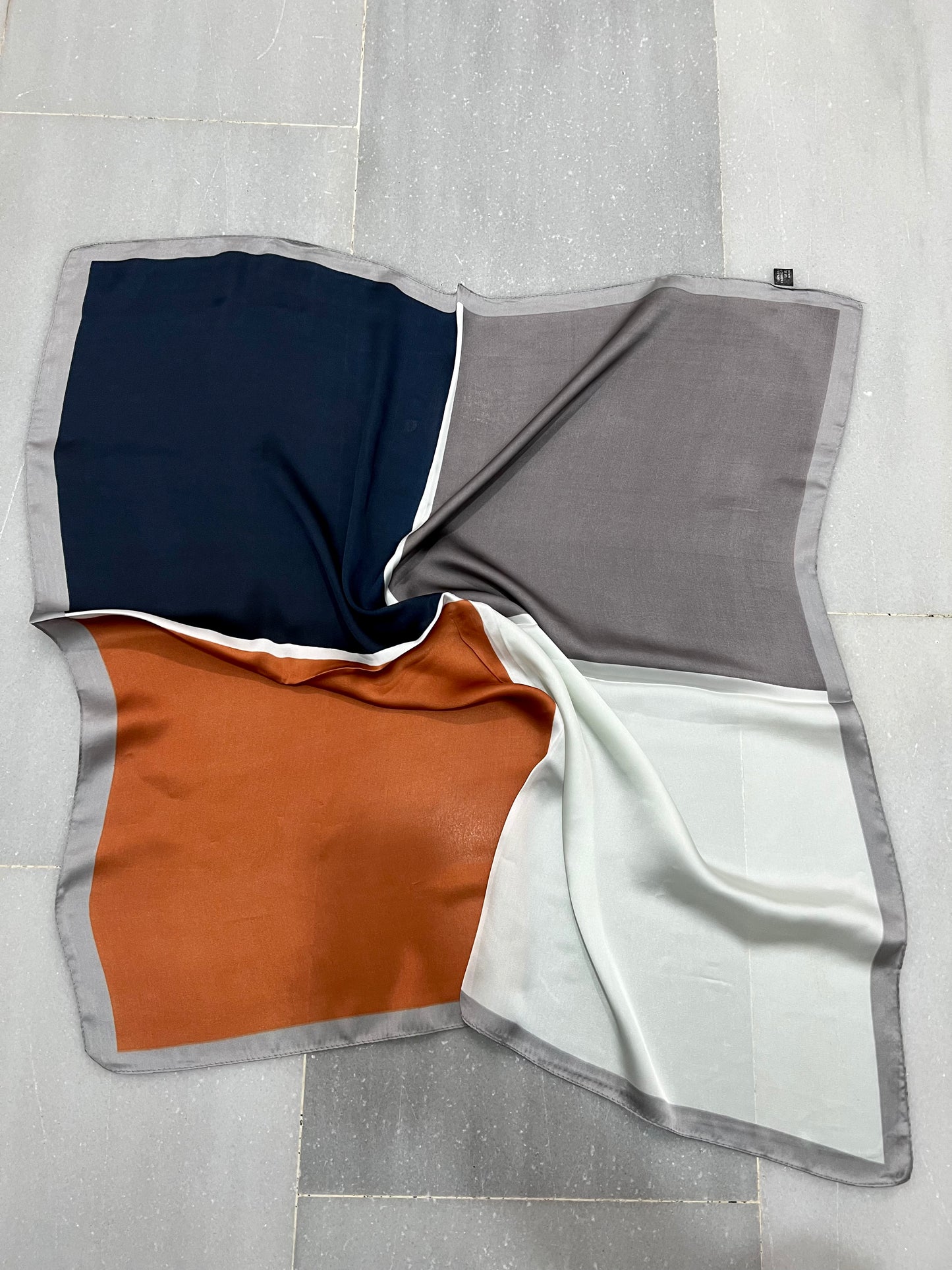 PAÑUELO ESTAMPADO SATINADO
